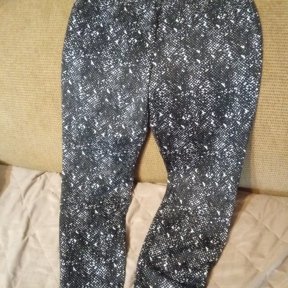 NEW 2 XL (18-20) White Specks & Black Leggings